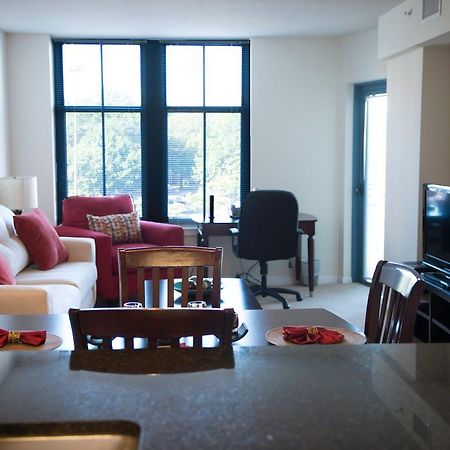 Crystal Quarters Corporate Housing At The Gramercy Arlington Bilik gambar